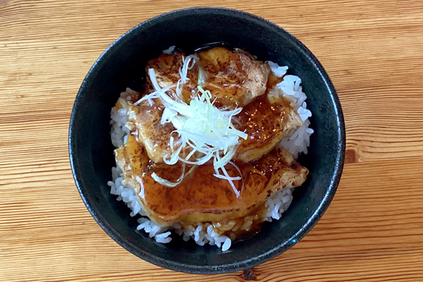 鶏華ラーメンの炙り鶏照り丼